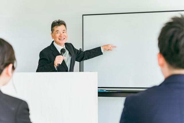 インタラクティブホワイトボードが切り拓く未来のビジネス革新術